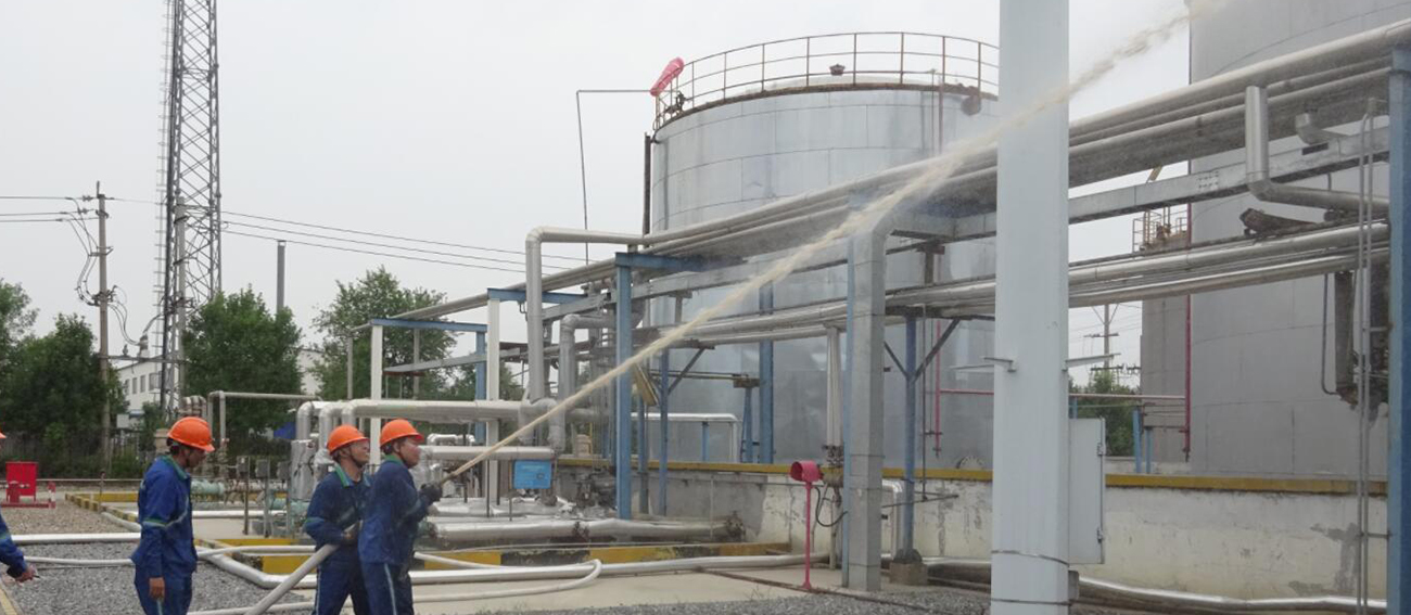 新源公司組織成品罐區(qū)物料泄漏火災(zāi)、爆炸事故專項(xiàng)應(yīng)急演練